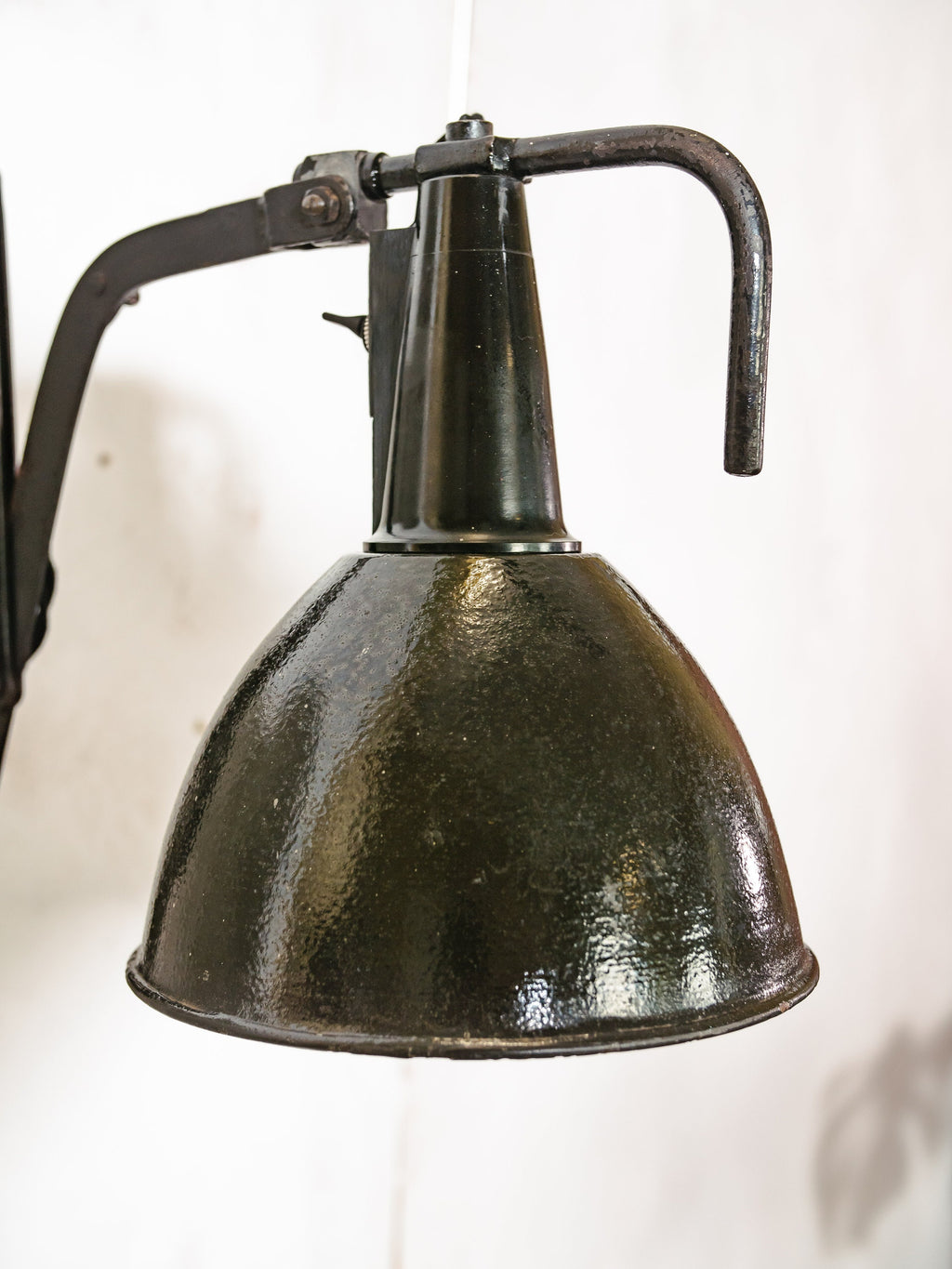 Antieke schaarlamp van Wilhelm Bader Wagenfeld uit de jaren 30, zwarte werkplaatslamp, unieke en zeldzame wandharmonicalamp, Bauhaus-emaille lampenkap