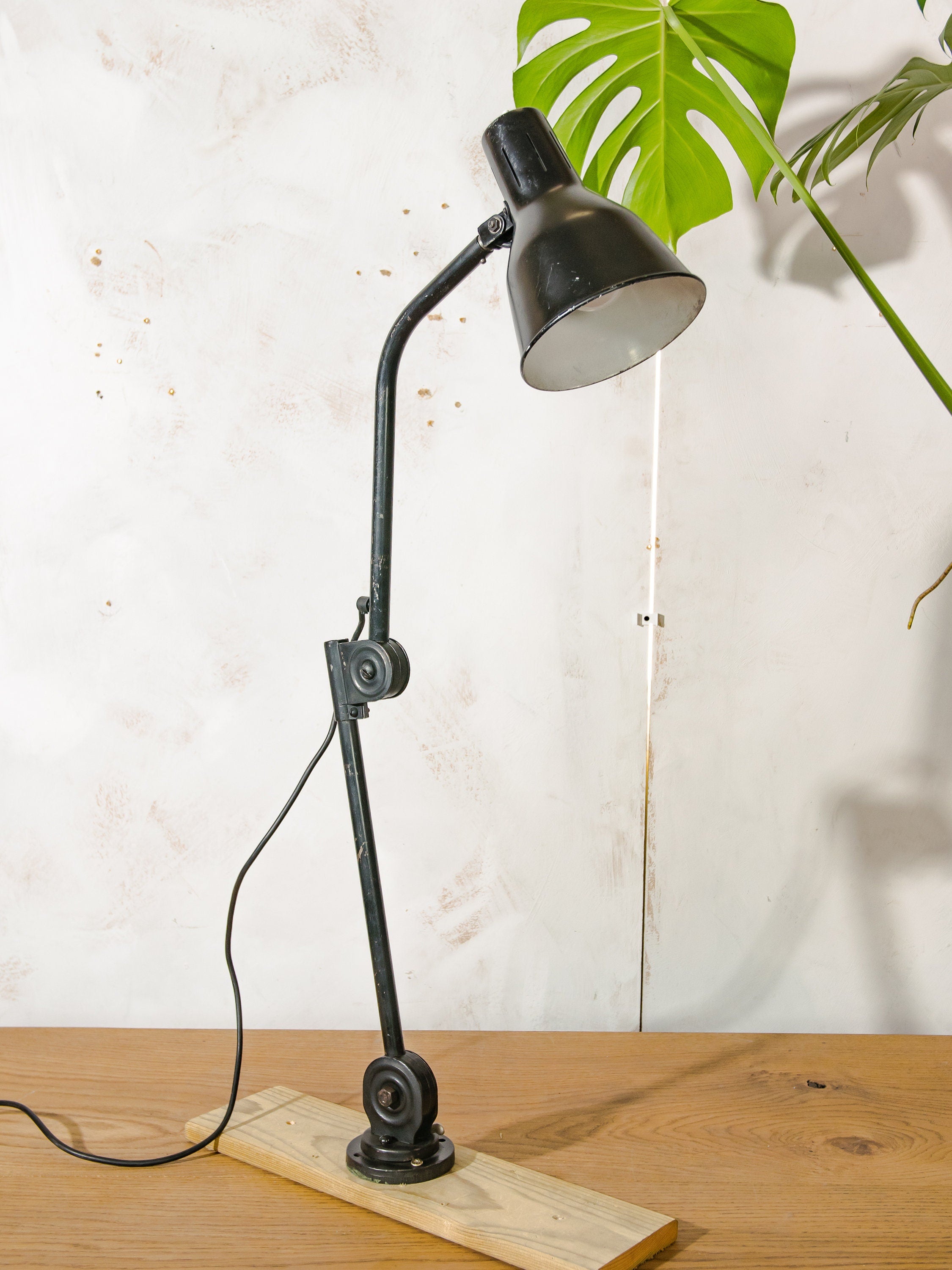 H. Busquet 1940s Hala Zeist 2 Arm Wandlamp of Tafellamp, Vintage Fabriekswerkplaatslamp, Model 122 Designer Bureaulamp