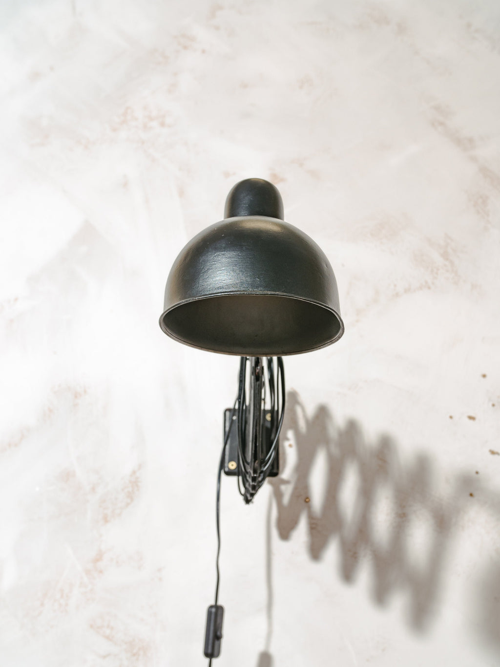 Zwarte schaarlamp van ADEM uit de jaren 40, zeldzame wandaccordeonlamp, harmonicaverlichting, lampen van Nederlands design