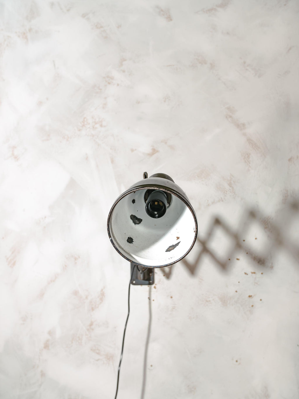 1930s SIEMENS Scissor Lamp with FABRILUX enamel lampshade, Industrial Wall Mounted Task Lighting