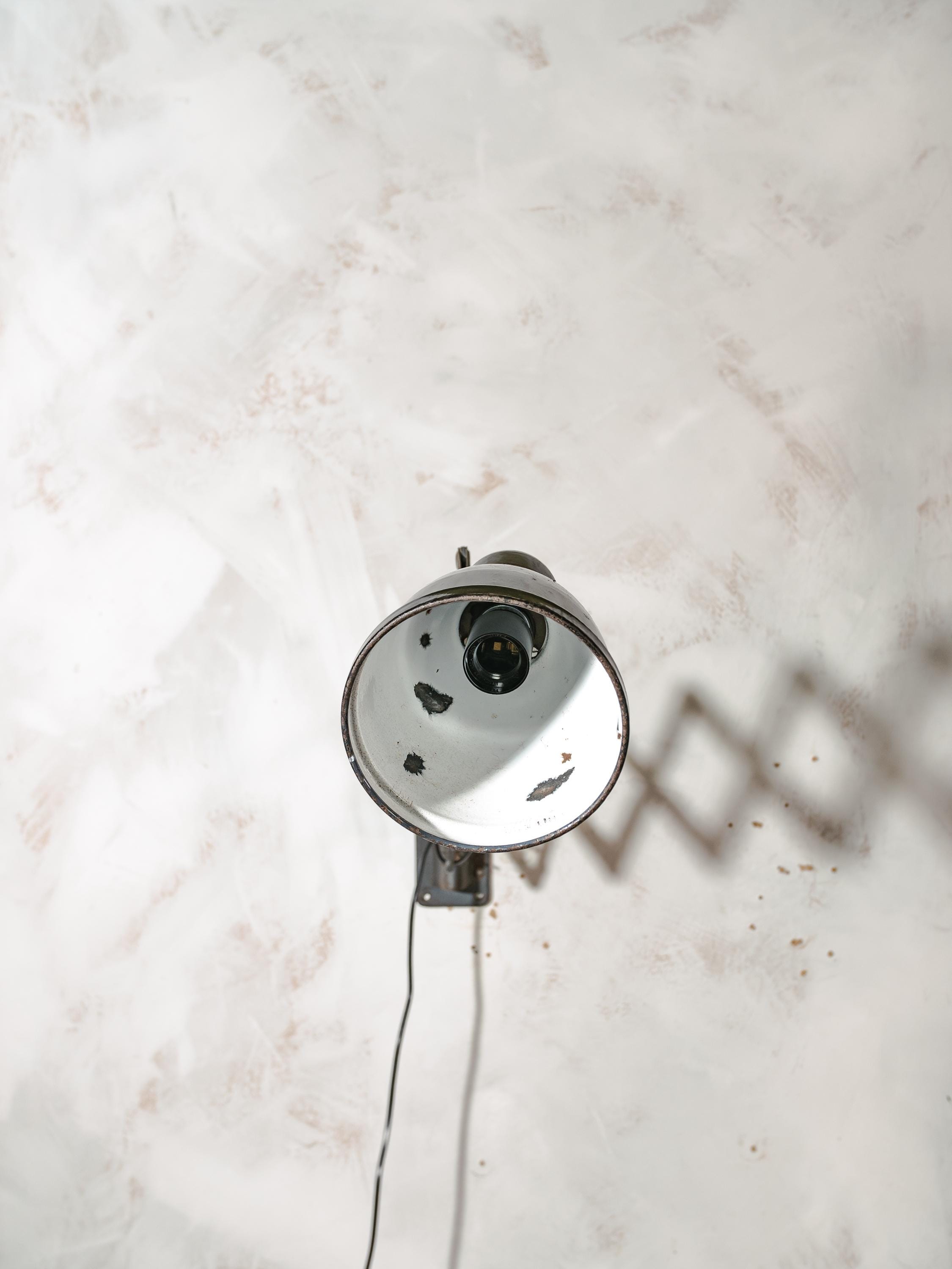 1930s SIEMENS Scissor Lamp with FABRILUX enamel lampshade, Industrial Wall Mounted Task Lighting