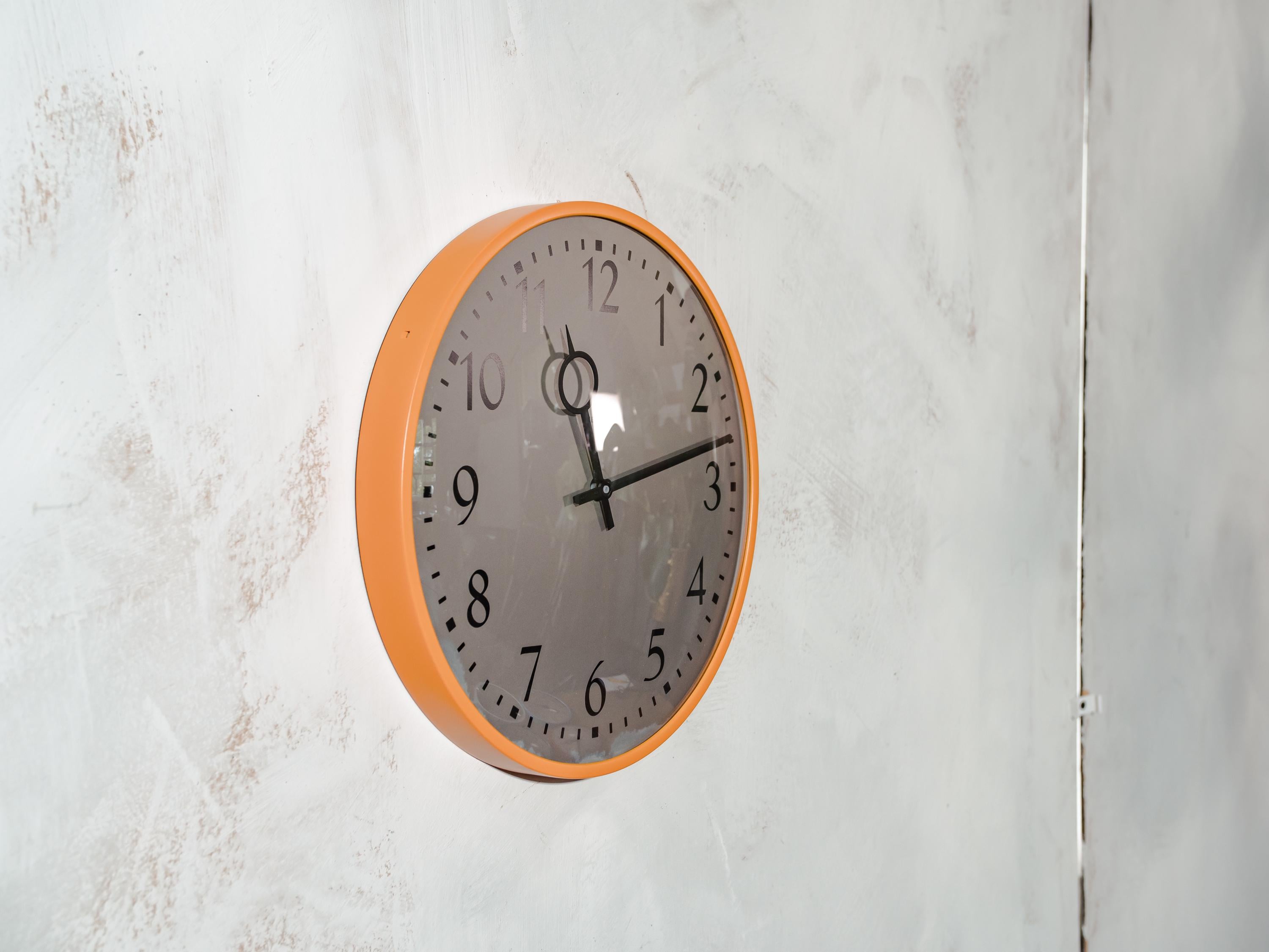 Vintage Siemens fabriekswandklok, retro oranje ziekenhuishorloge uit de jaren 70, omgebouwd kwarts, uniek cadeau voor artsen en verpleegkundigen