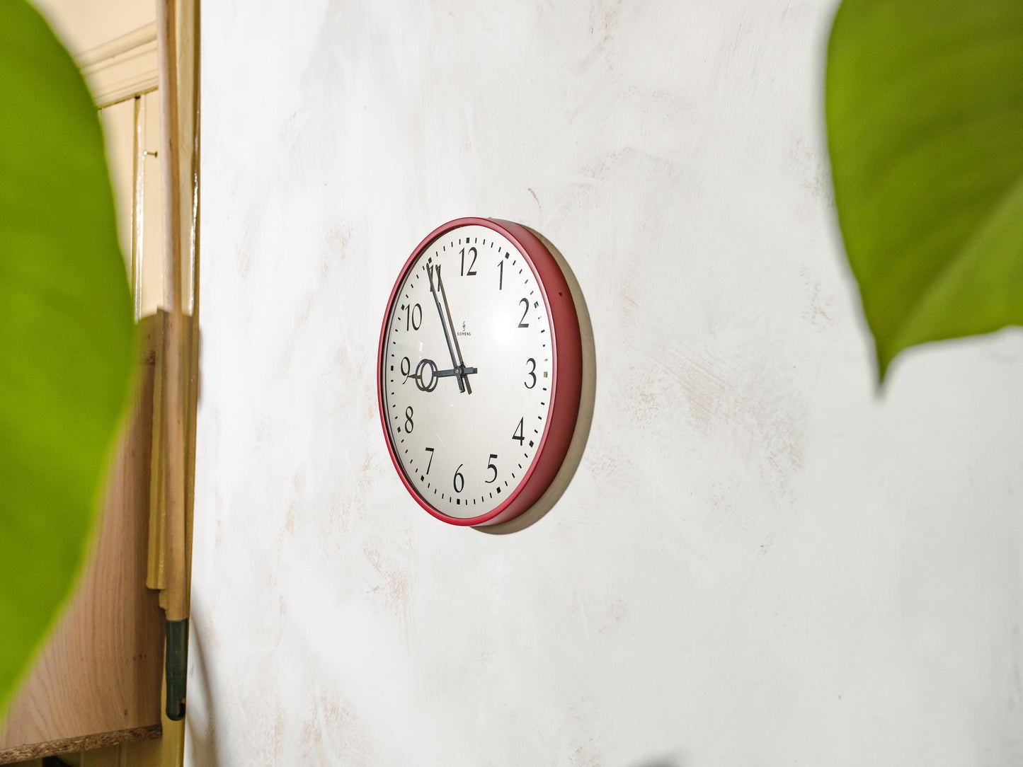 Red Wall Clock by Siemens 1970s, Designer Clockwork, Kitchen Decor, Converted to Quartz Mechanism on battery, Diameter 28CM