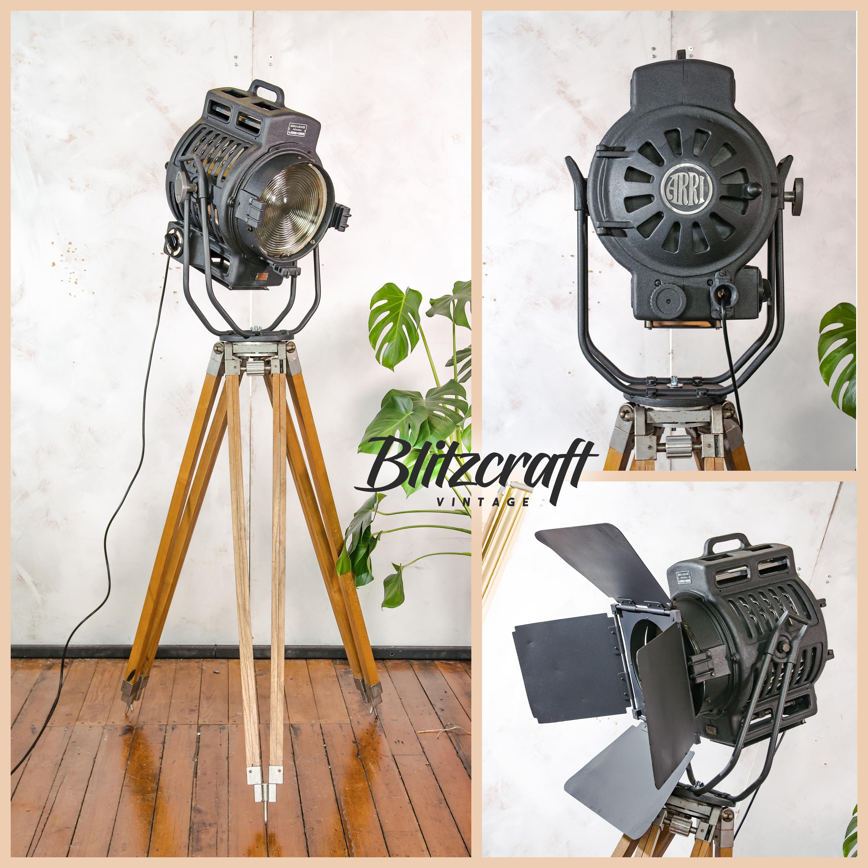ARRI 1950s 2KW Arnold & Richter Film Spotlight with Barndoors, German Hollywood Projector on a Vintage Wooden Tripod, Rare Unique Floor Lamp