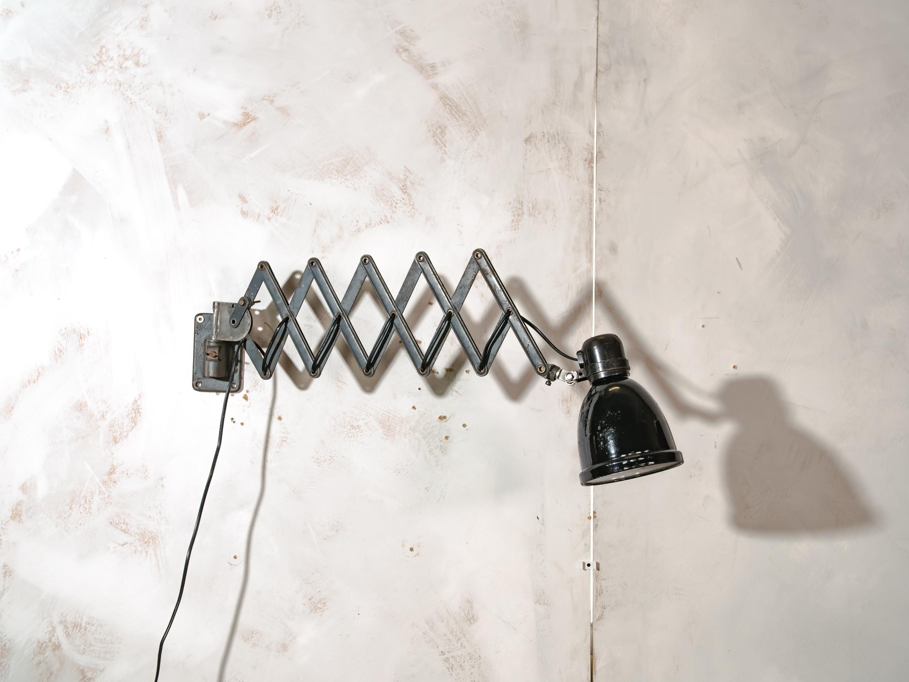 1930s SIEMENS Scissor Lamp with FABRILUX enamel lampshade, Industrial Wall Mounted Task Lighting