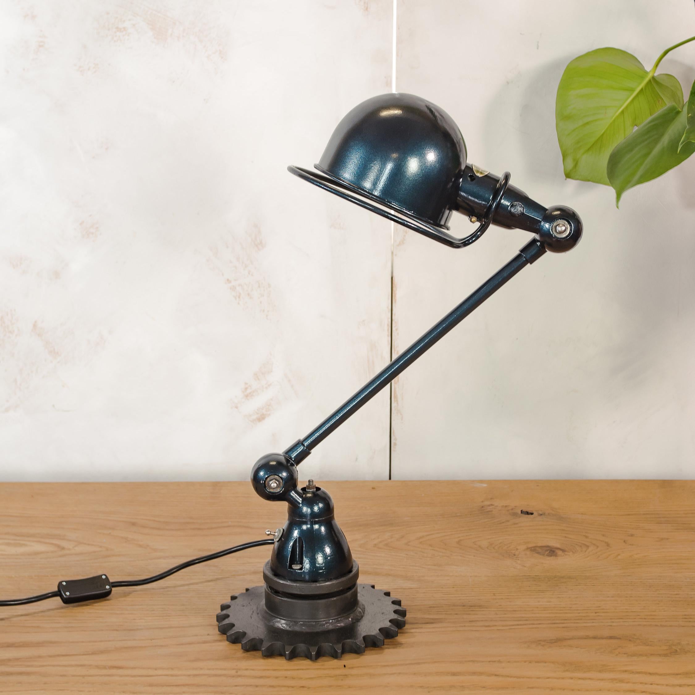 Vintage Jielde 1-armige werkplaatslamp uit de jaren 50, antieke blauwe bureaulamp, Jieldé Franse designverlichting, moderne tafellamp voor op kantoor uit het midden van de eeuw