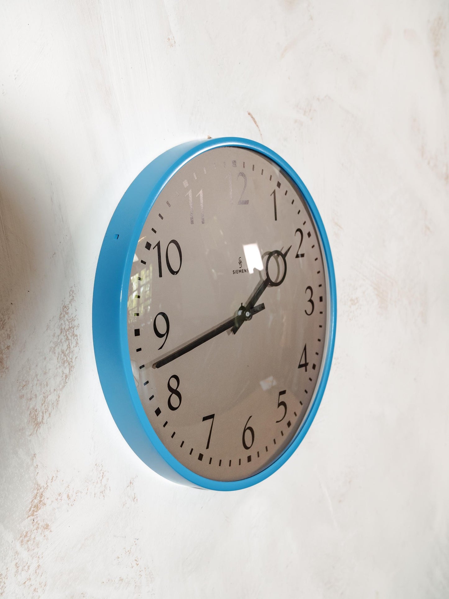 Retro Blue Wall Clock by Siemens 1970s, Classy Design Clockwork, Kitchen Decor, Converted to Quartz Mechanism on battery, Diameter 28CM