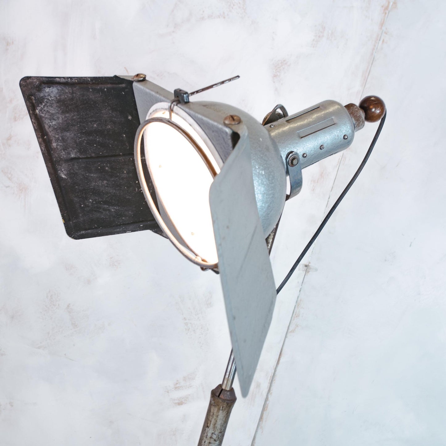 Retro Industriële Studio Verlichting Staande lamp met Barndeuren | Oude Fotografie Spotlight op Stalen Rollende Lampstandaard, Art Deco