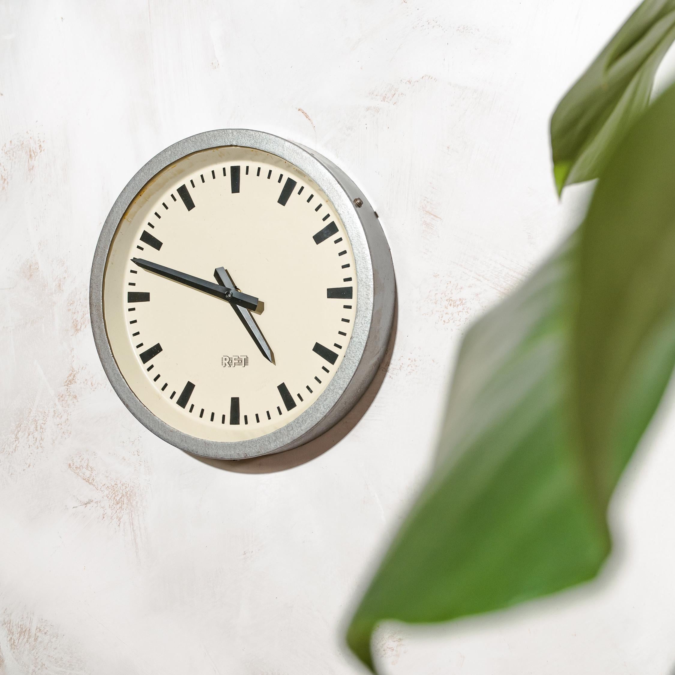 Industrial German 1960s Factory Clock by RFT, Gray workshop Quartz Timepiece, Made by Rundfunk und Fernmelde Technik