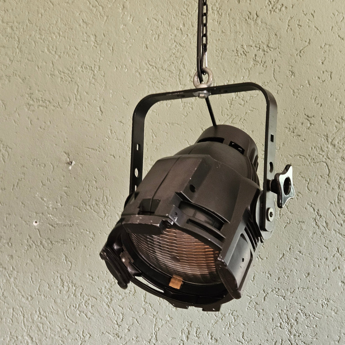 Fargo PAR Spotlight Pendant Lamp | Vintage Theatre Stage Light Hanging Lamp with Chain