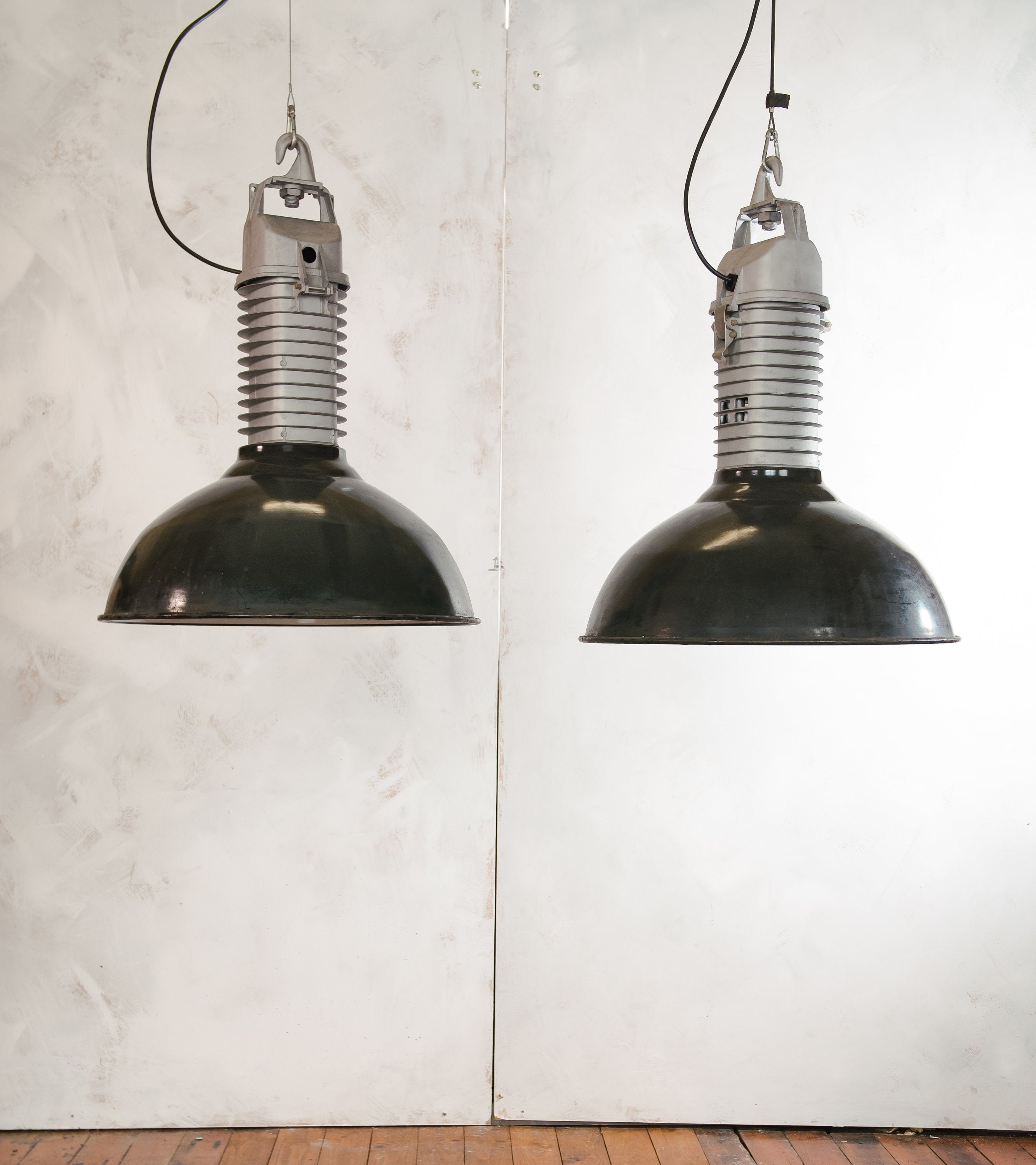 Industriële zwarte emaille hanglamp jaren 50, vintage Philips HDK 250, XXL fabriekslamp, keuken hangende schuurlamp